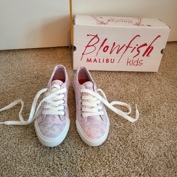 ♥️NWT♥️ MALIBU BLOWFISH GIRLS SNEAKERS - Picture 1 of 10